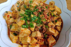 麻婆豆腐的家常做法视频,麻辣鲜香，一学就会的川菜经典