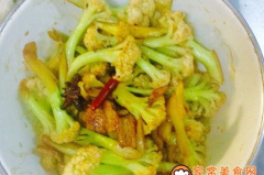 干煸花菜的家常做法,香辣可口，营养丰富的川菜经典