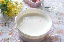 怎样制作酸奶的过程,简单易行，营养美味的健康生活新选择