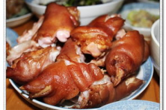 烀猪蹄的家常做法,东北风味，简单易学的传统美食制作